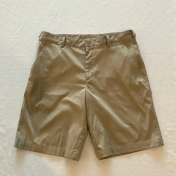 Nike Golf 330239 235 Dri Fit‎ Flat Front Tech Shorts Size 32 EUC - Picture 1 of 3
